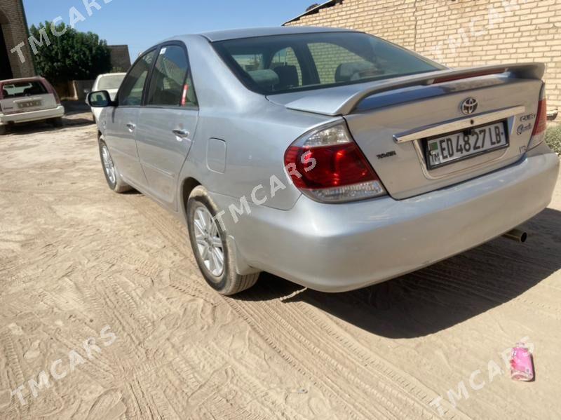 Toyota Camry 2003 - 170 000 TMT - Halaç - img 3