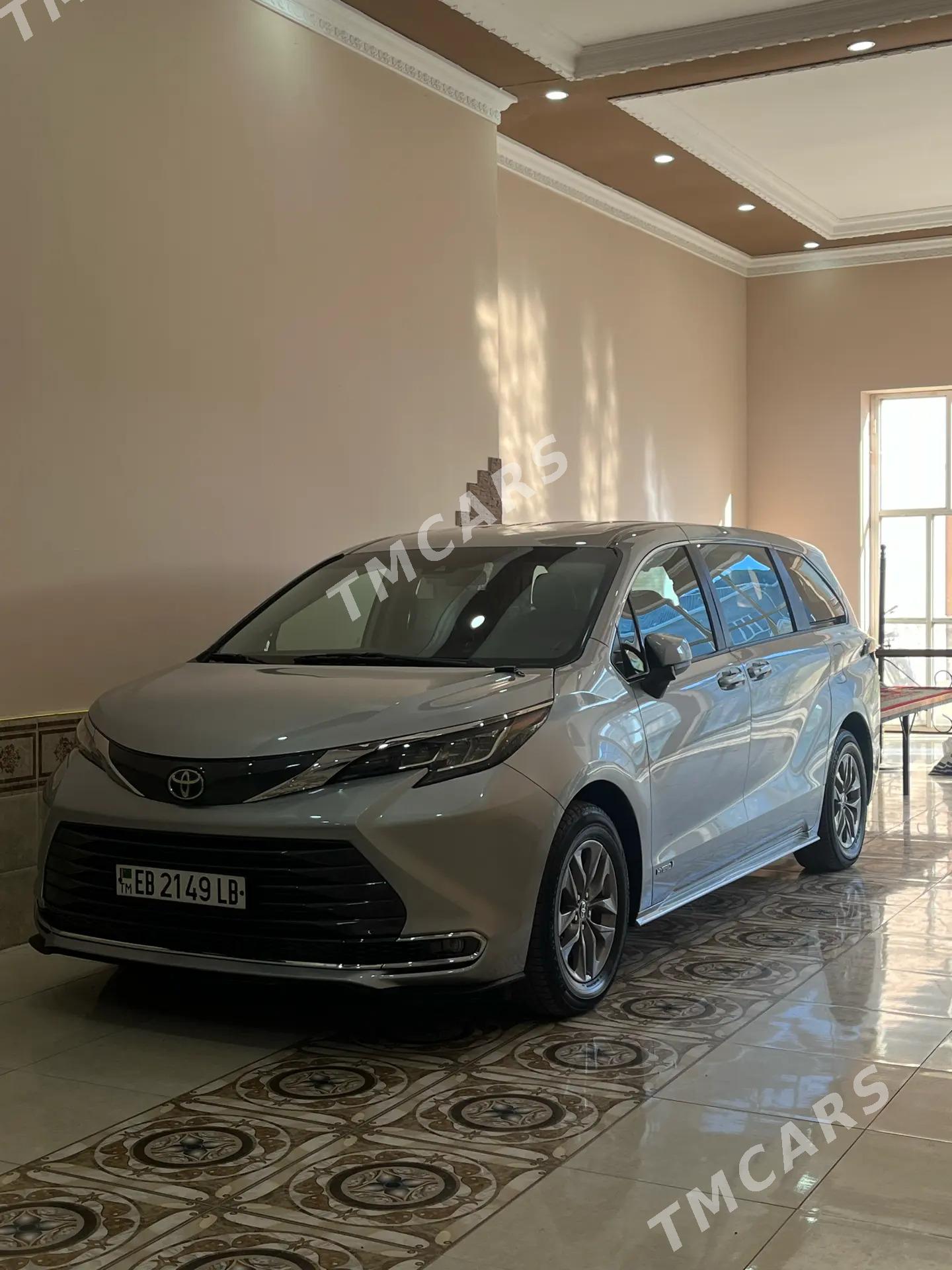 Toyota Sienna 2022 - 490 000 TMT - Туркменабат - img 4