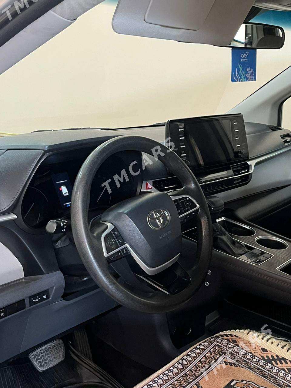 Toyota Sienna 2022 - 490 000 TMT - Туркменабат - img 8