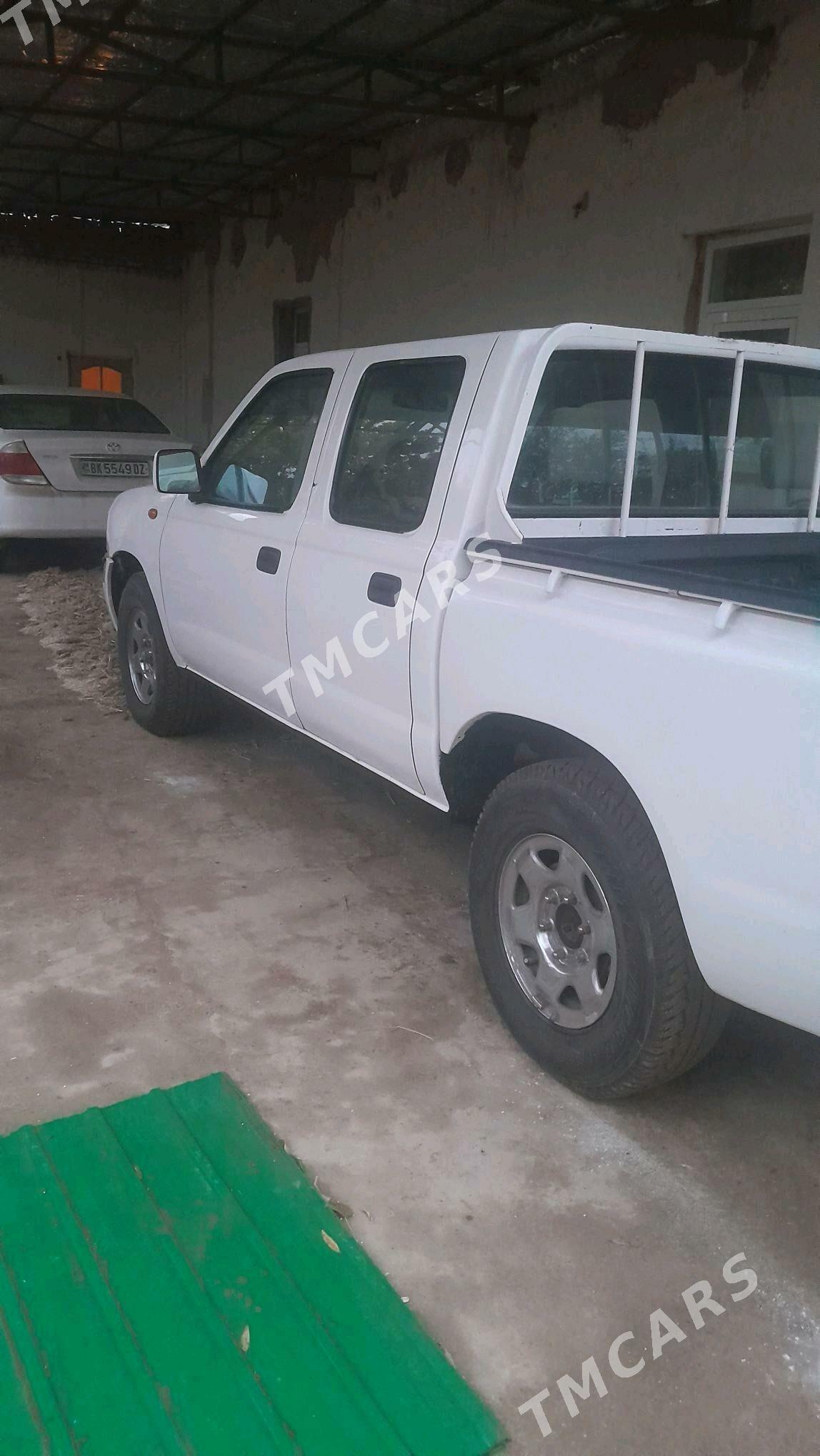 Nissan Navara 2010 - 130 000 TMT - Губадаг - img 5
