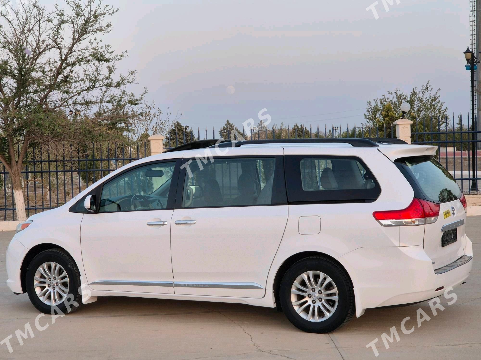 Toyota Sienna 2011 - 317 000 TMT - Гызыларбат - img 8