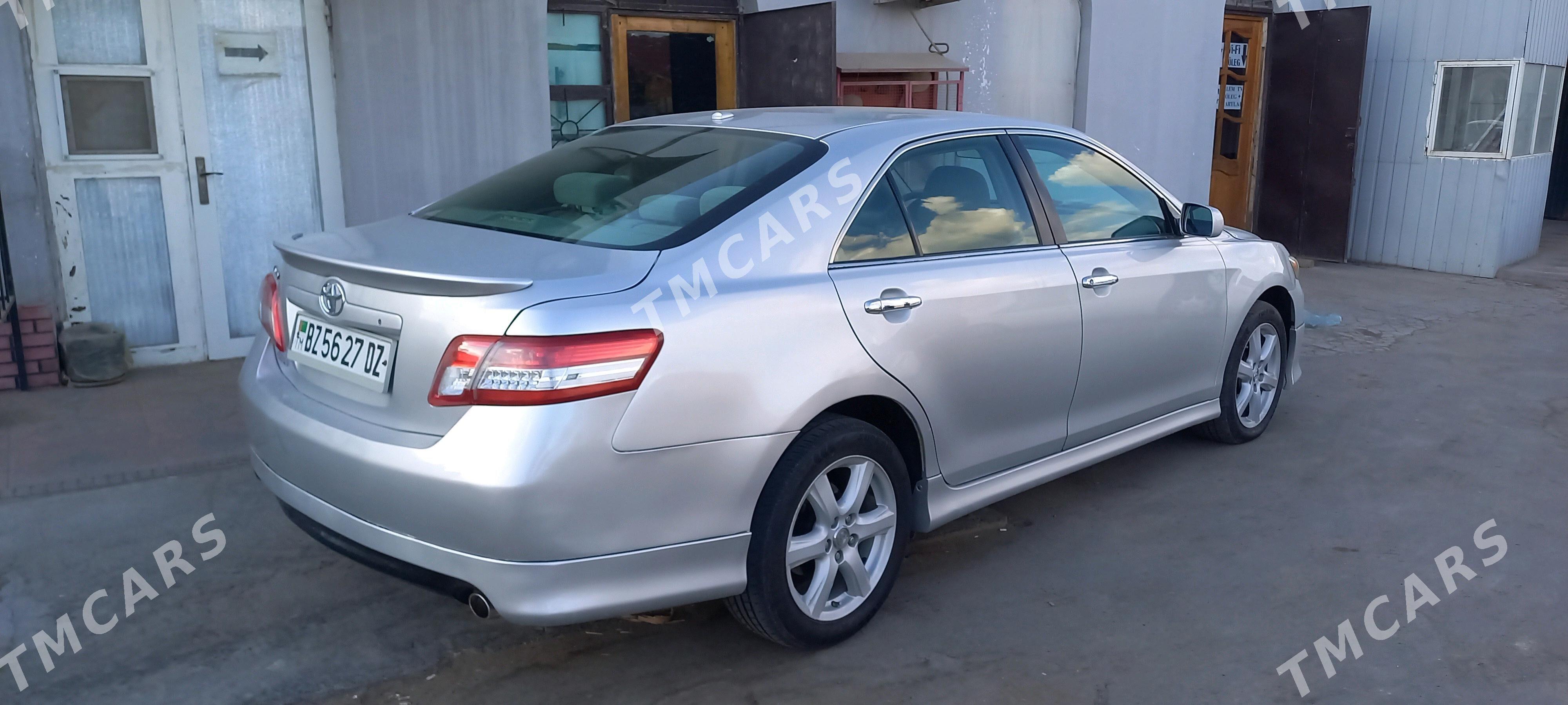 Toyota Camry 2011 - 190 000 TMT - Дашогуз - img 3
