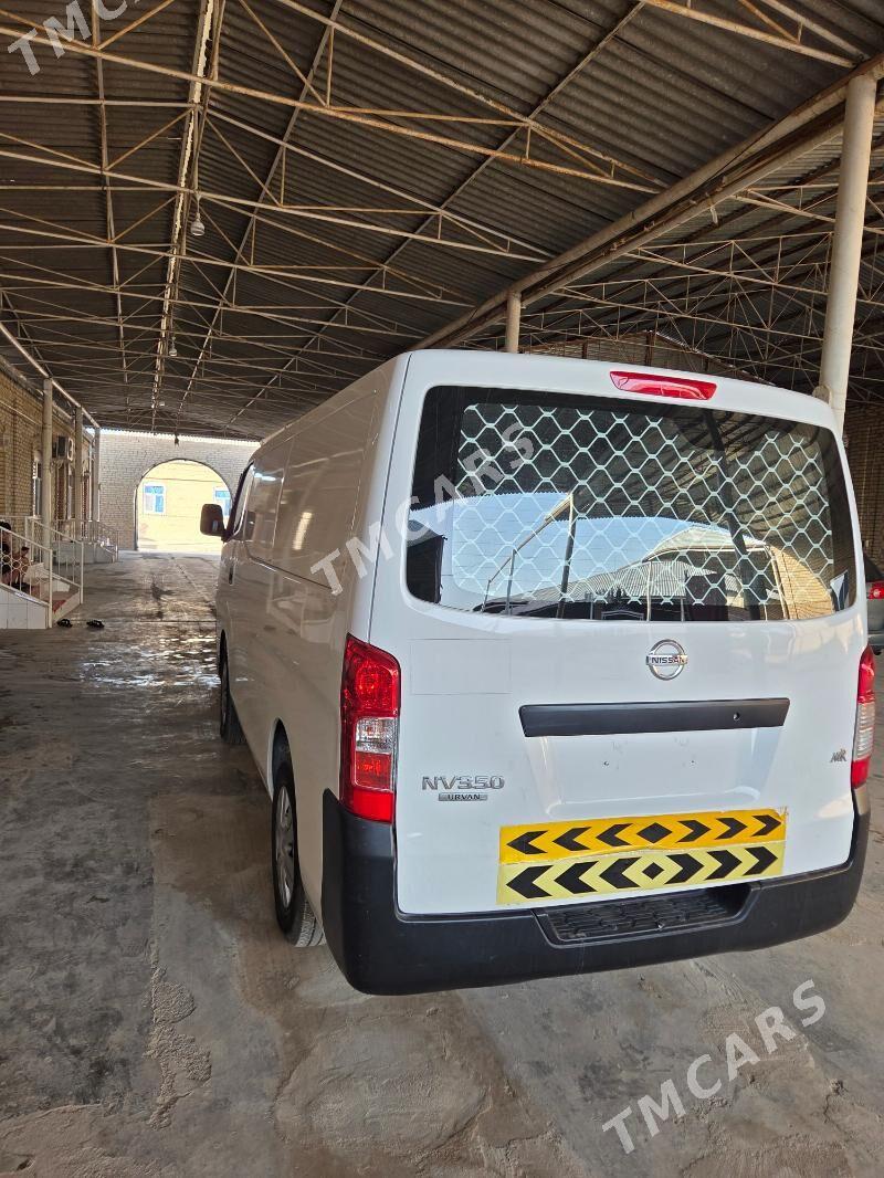 Nissan Urvan 2021 - 323 000 TMT - Mary - img 4