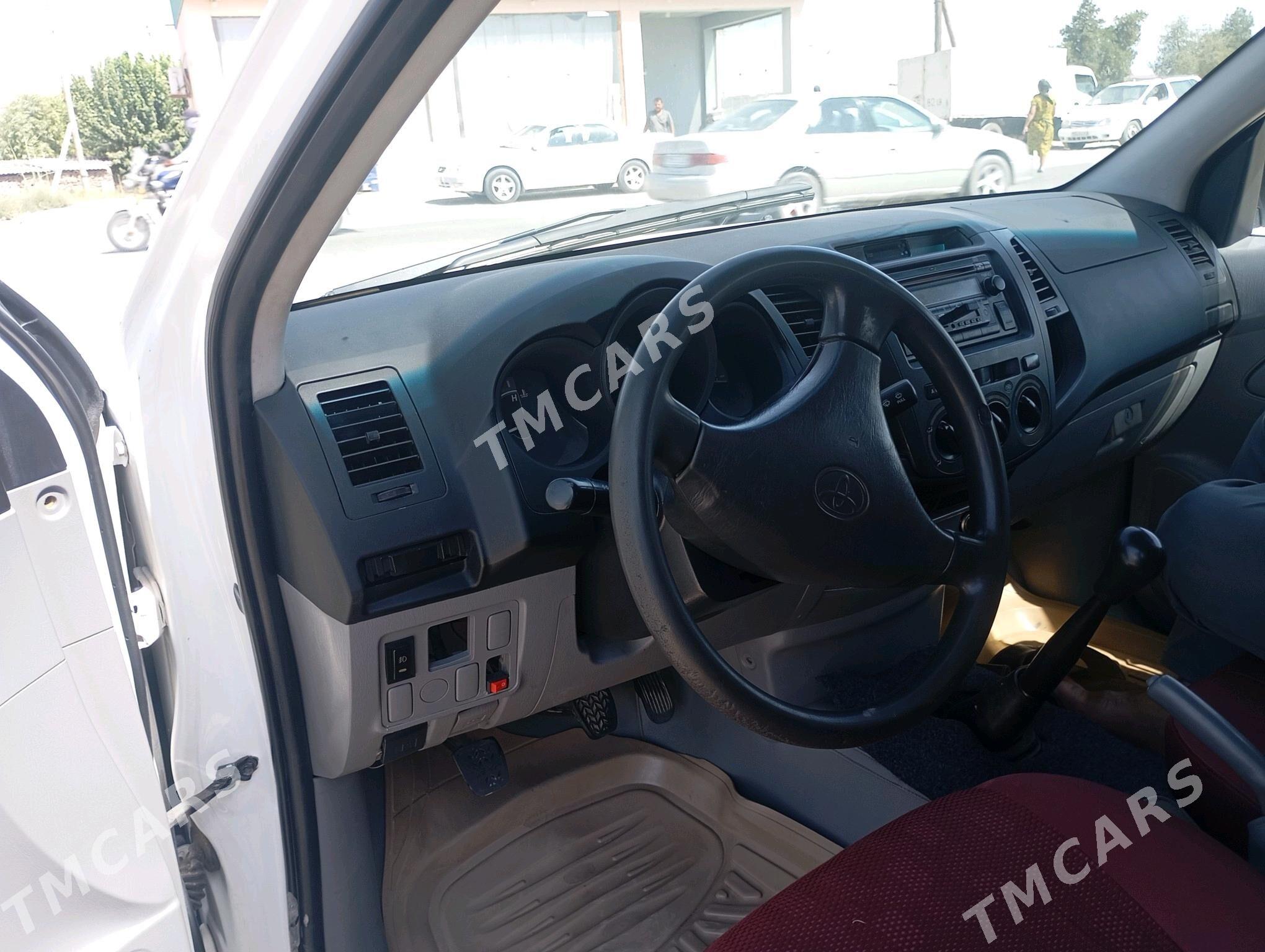 Toyota Hilux 2007 - 220 000 TMT - Керки - img 2
