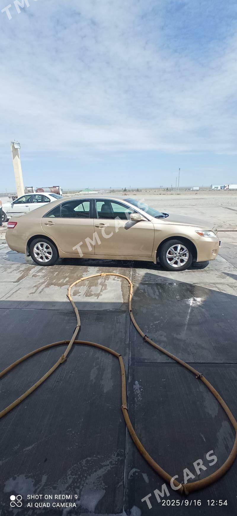 Toyota Camry 2010 - 180 000 TMT - Бахарден - img 3