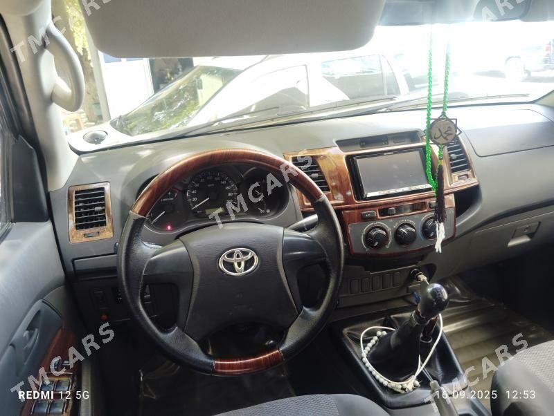 Toyota Hilux 2012 - 280 000 TMT - Мары - img 4