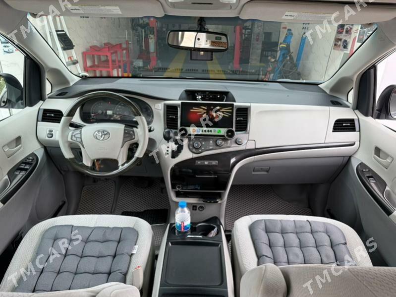 Toyota Sienna 2011 - 300 000 TMT - Туркменбаши - img 4