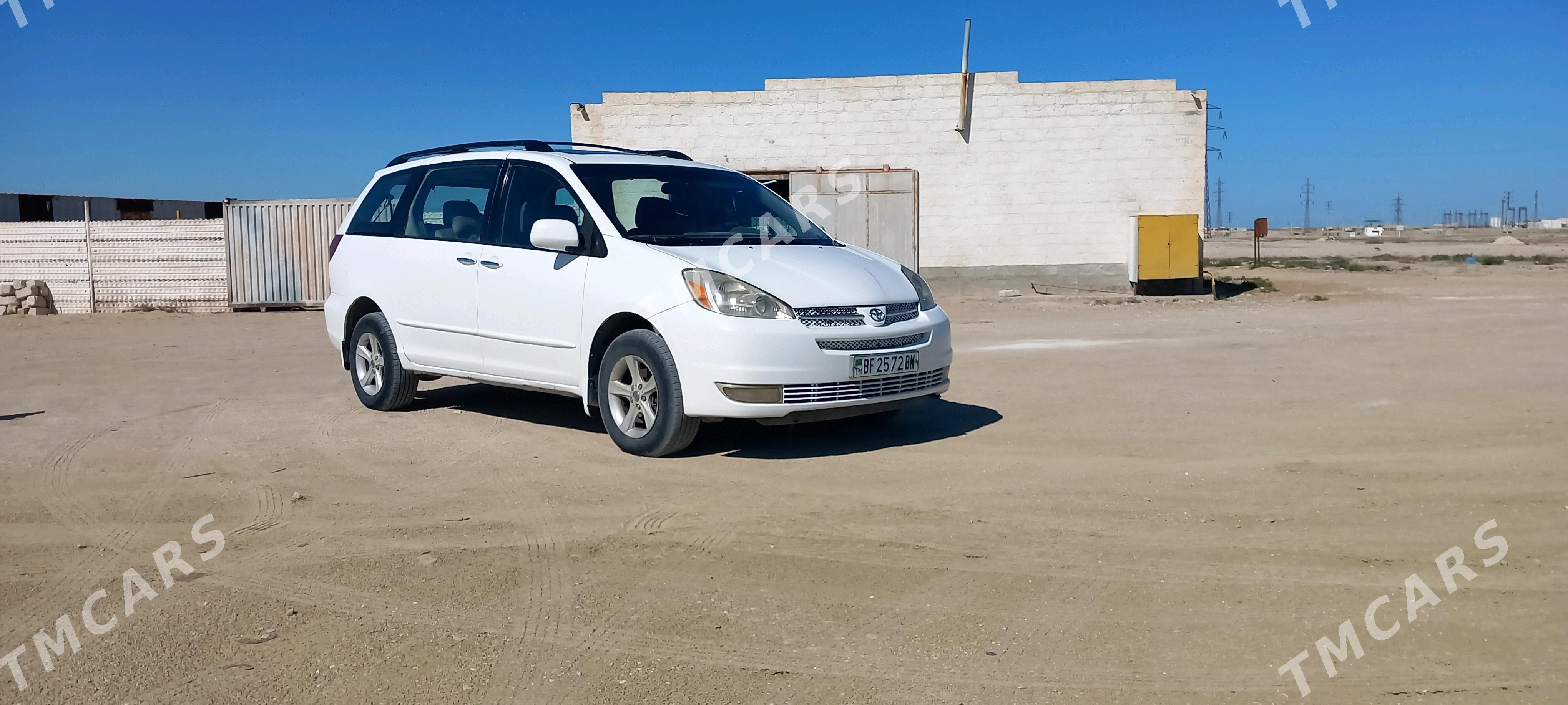 Toyota Sienna 2004 - 210 000 TMT - Карабогаз - img 3
