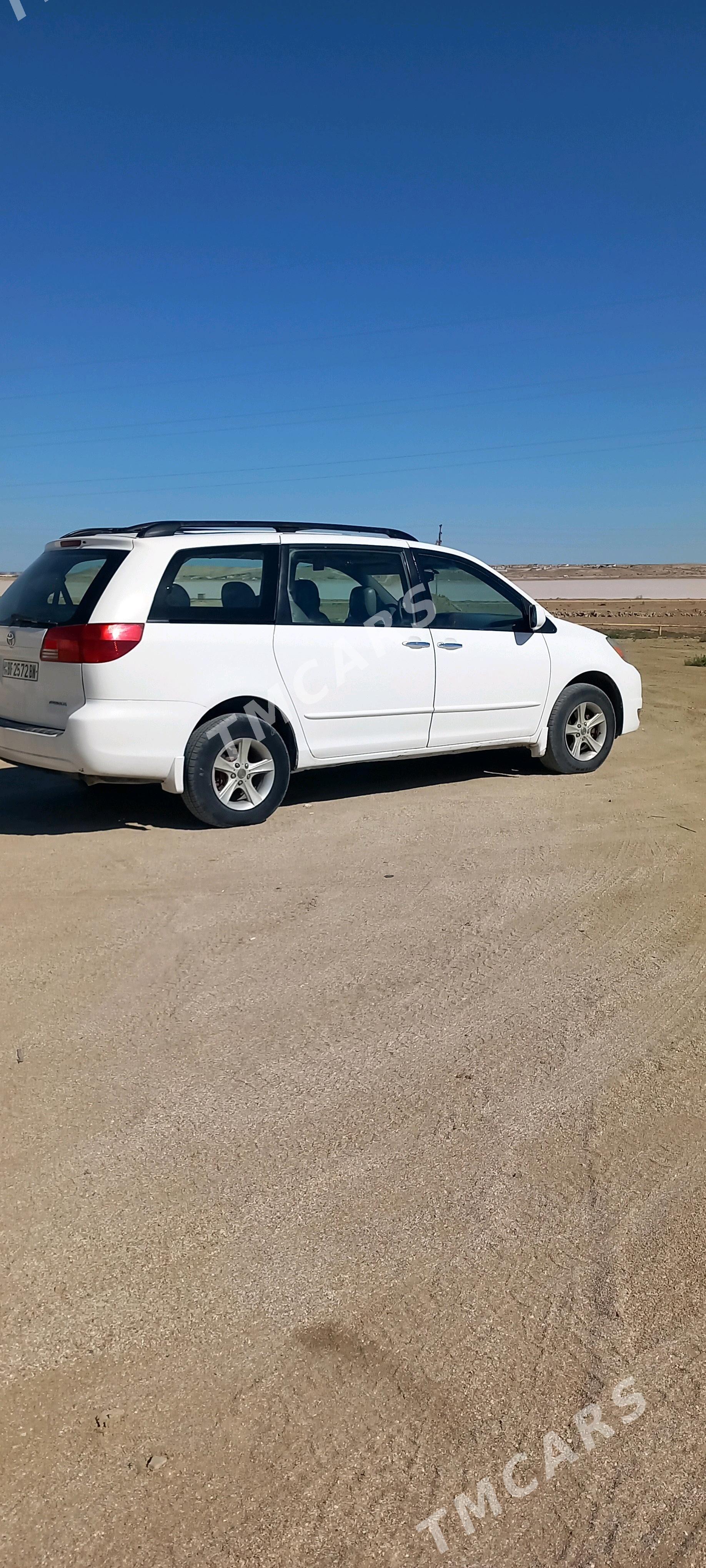 Toyota Sienna 2004 - 210 000 TMT - Карабогаз - img 4