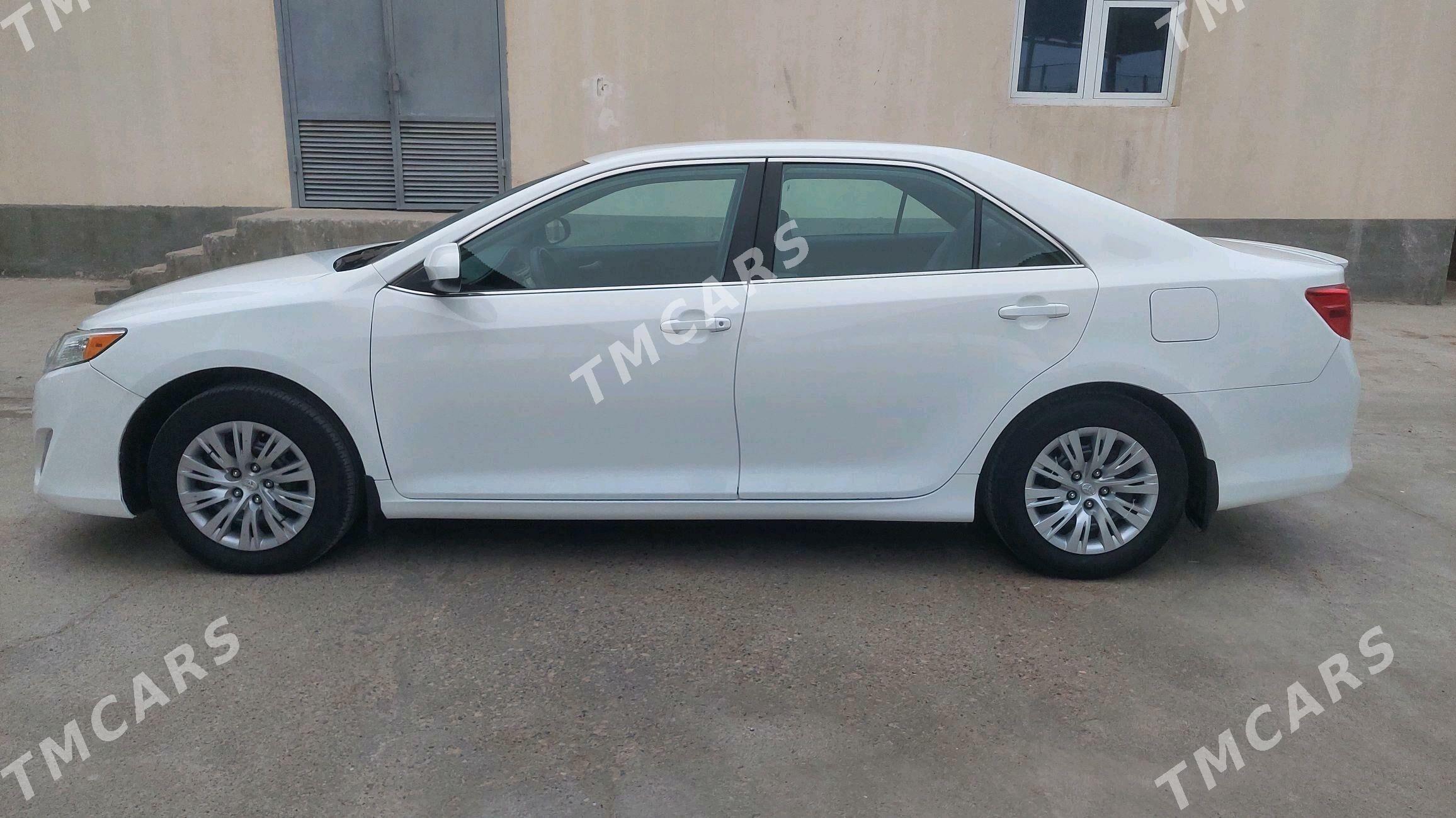 Toyota Camry 2014 - 220 000 TMT - Мары - img 4