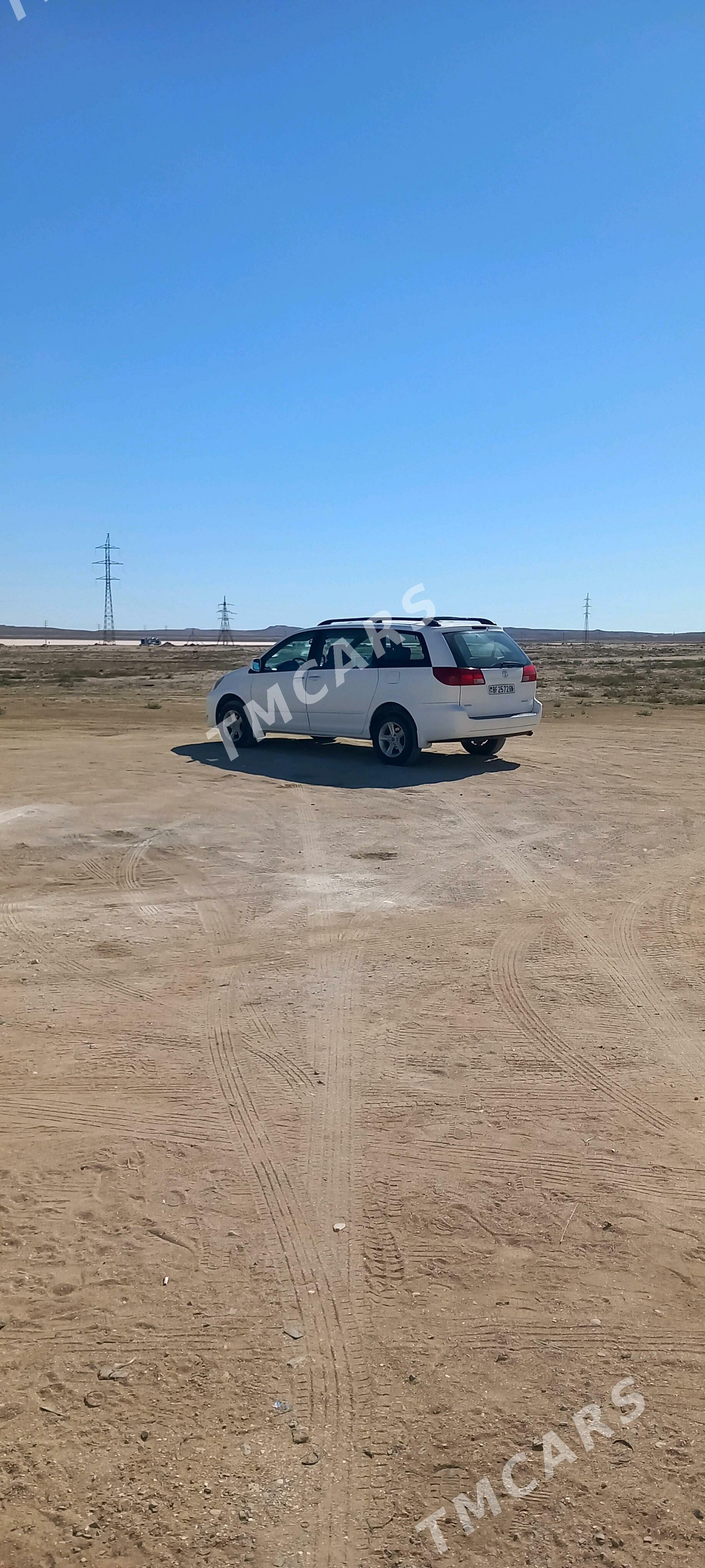 Toyota Sienna 2004 - 210 000 TMT - Карабогаз - img 5