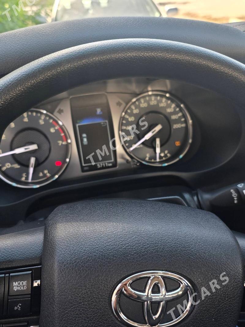 Toyota Hilux 2025 - 650 000 TMT - Ашхабад - img 4