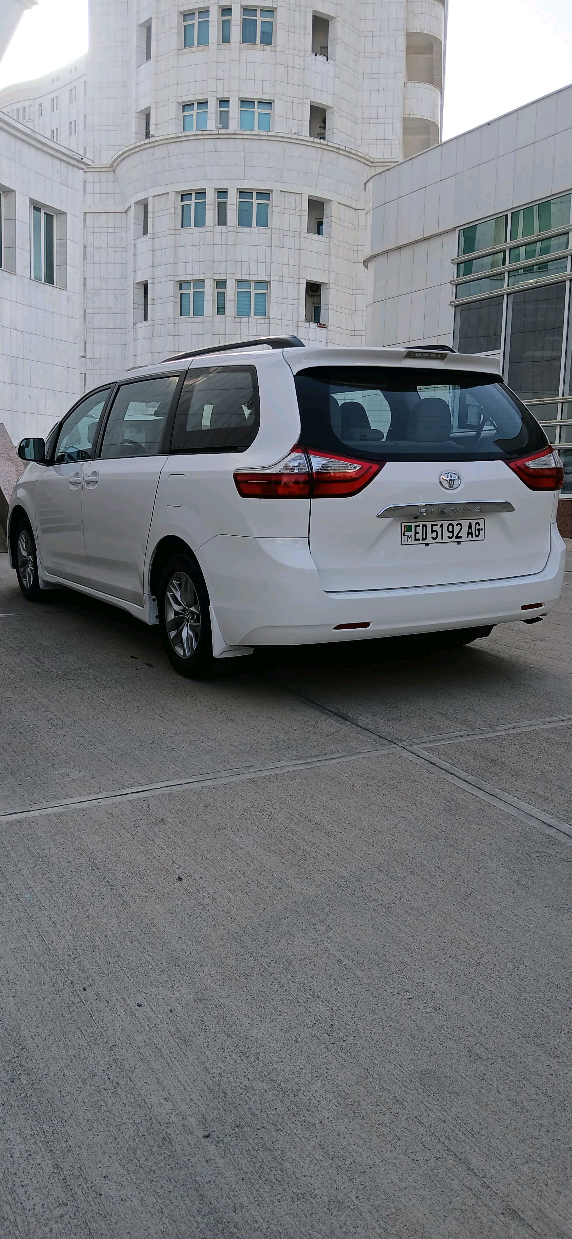 Toyota Sienna 2018 - 390 000 TMT - Podwoýski köç. (Bitarap Türkmenistan şaýoly) - img 4