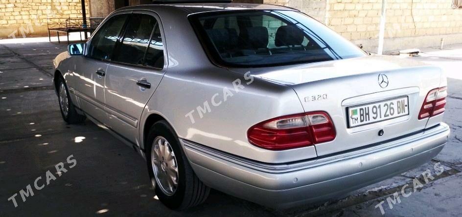 Mercedes-Benz E320 1999 - 85 000 TMT - Гумдаг - img 4