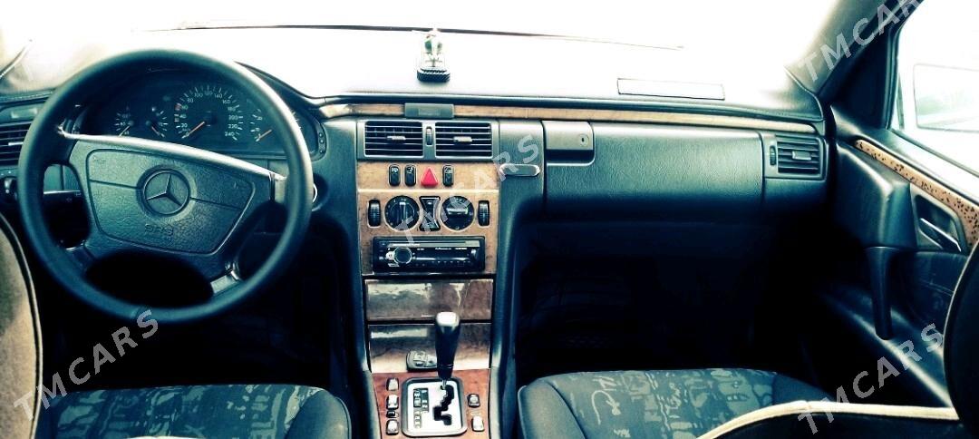 Mercedes-Benz E320 1999 - 85 000 TMT - Гумдаг - img 5