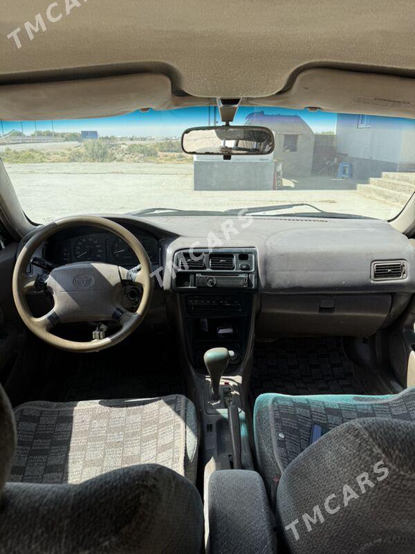 Toyota Corolla 1995 - 50 000 TMT - Байрамали - img 6