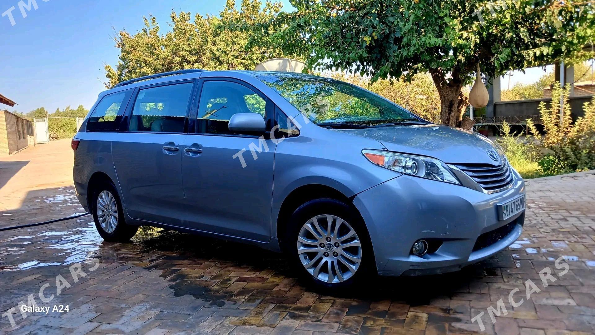 Toyota Sienna 2015 - 360 000 TMT - Baýramaly - img 8
