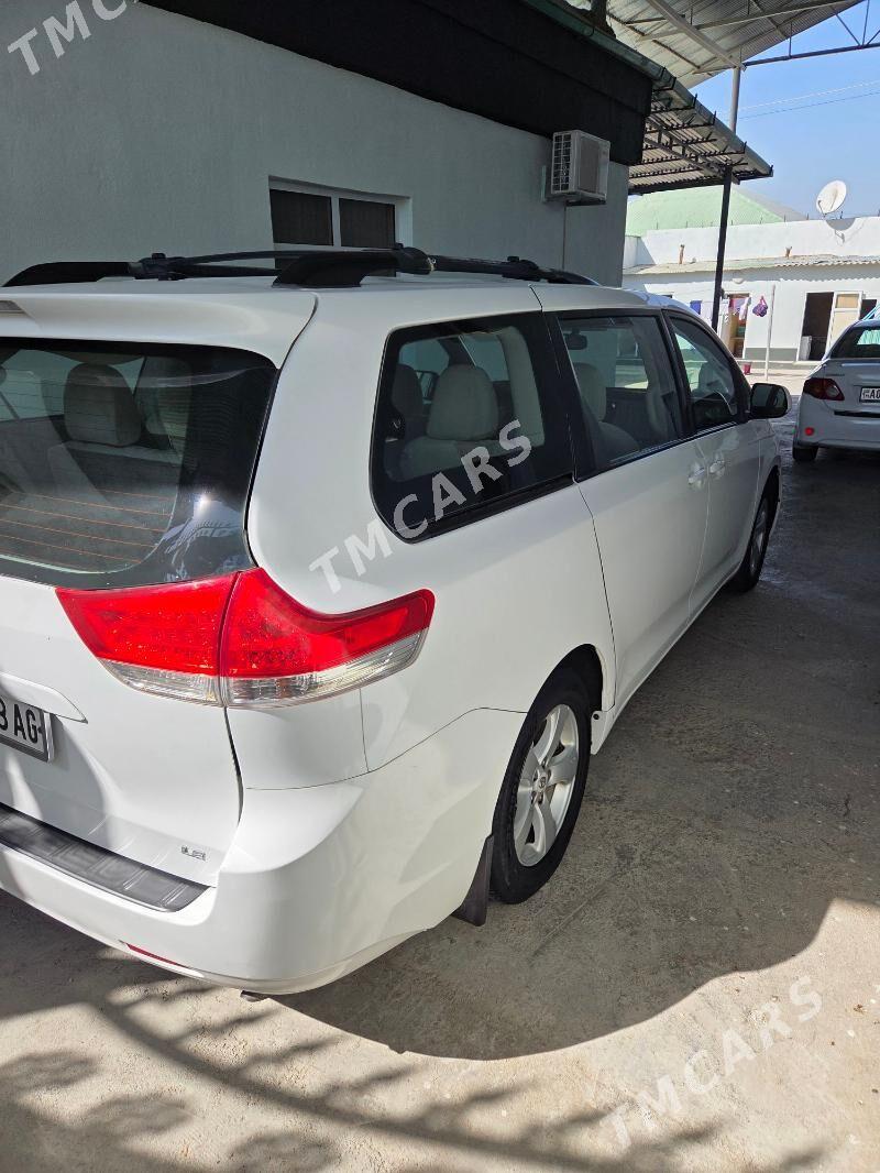 Toyota Sienna 2012 - 290 000 TMT - Büzmeýin - img 5