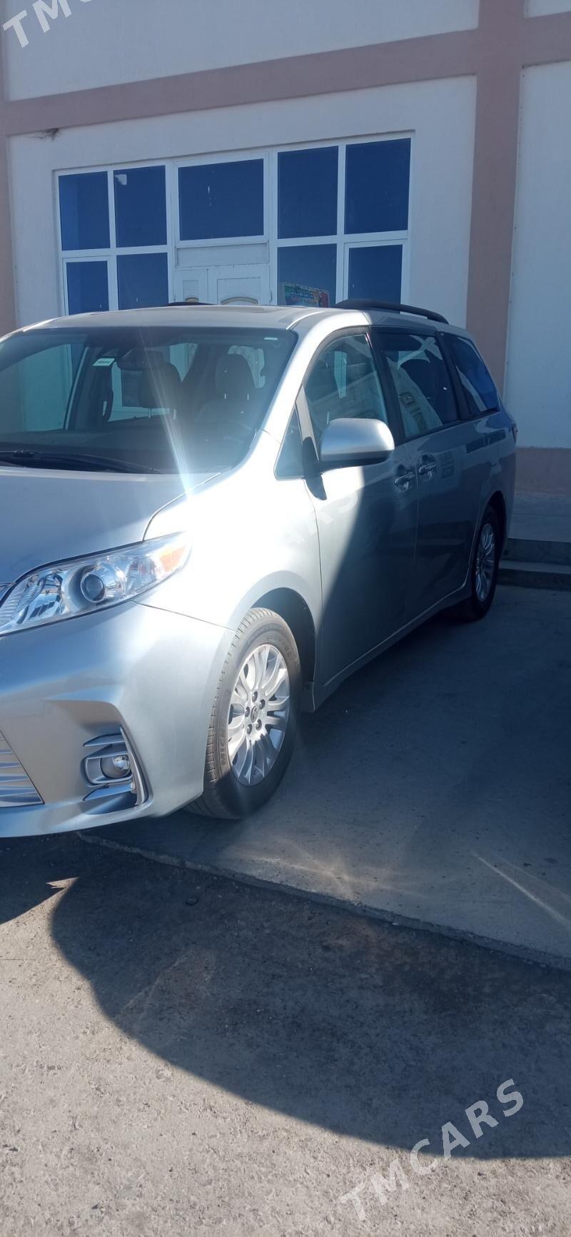 Toyota Sienna 2020 - 500 000 TMT - Dänew - img 3