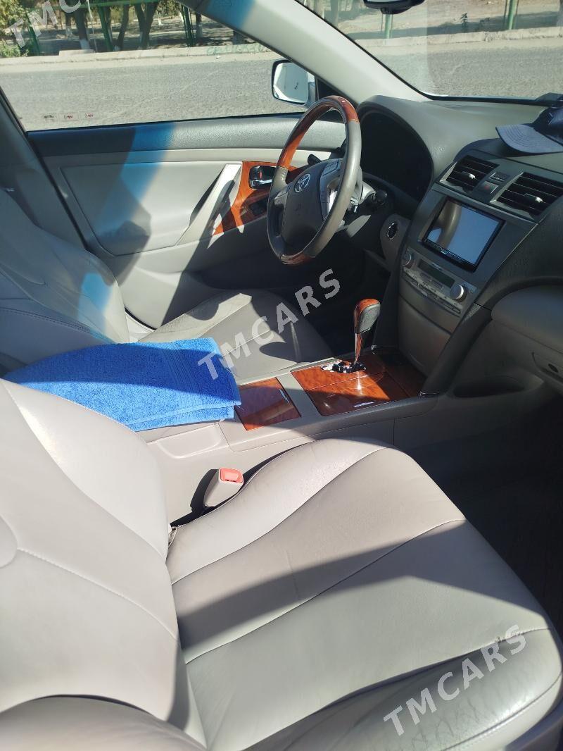 Toyota Camry 2010 - 260 000 TMT - Байрамали - img 2