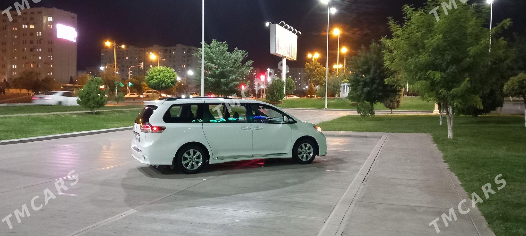 Toyota Sienna 2012 - 285 000 TMT - Aşgabat - img 5