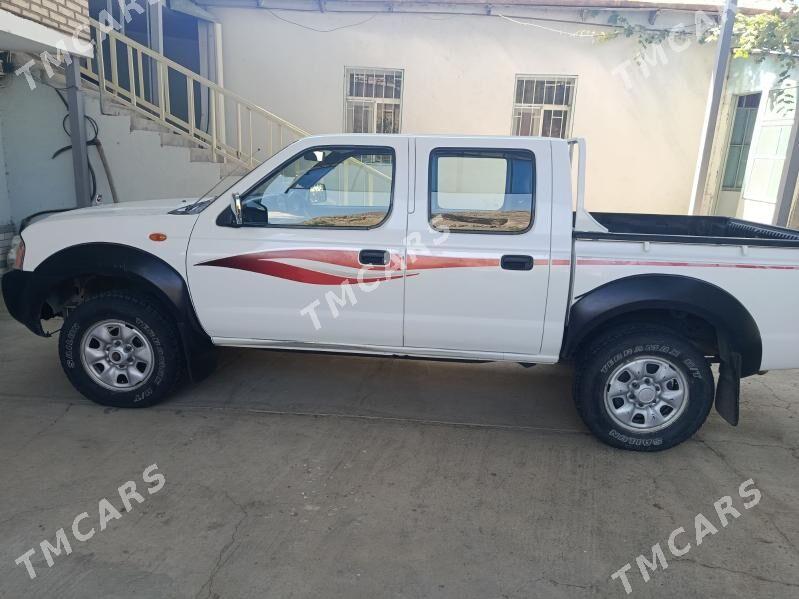Nissan Navara 2011 - 240 000 TMT - Magtymguly - img 4
