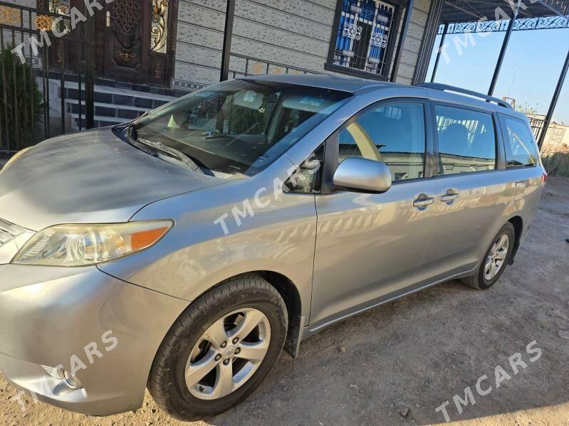 Toyota Sienna 2010 - 280 000 TMT - Дашогуз - img 6
