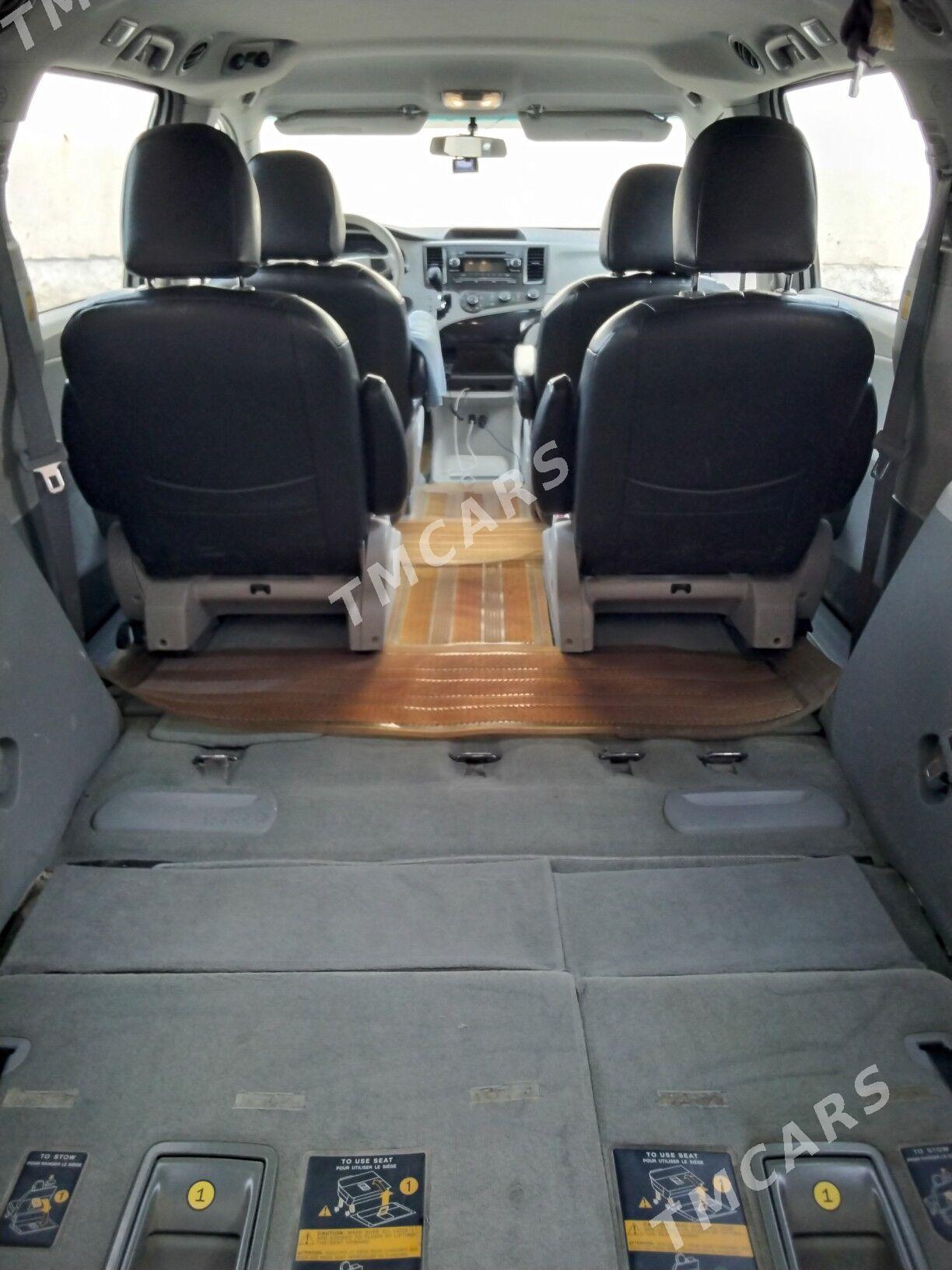 Toyota Sienna 2012 - 300 000 TMT - Çoganly - img 2