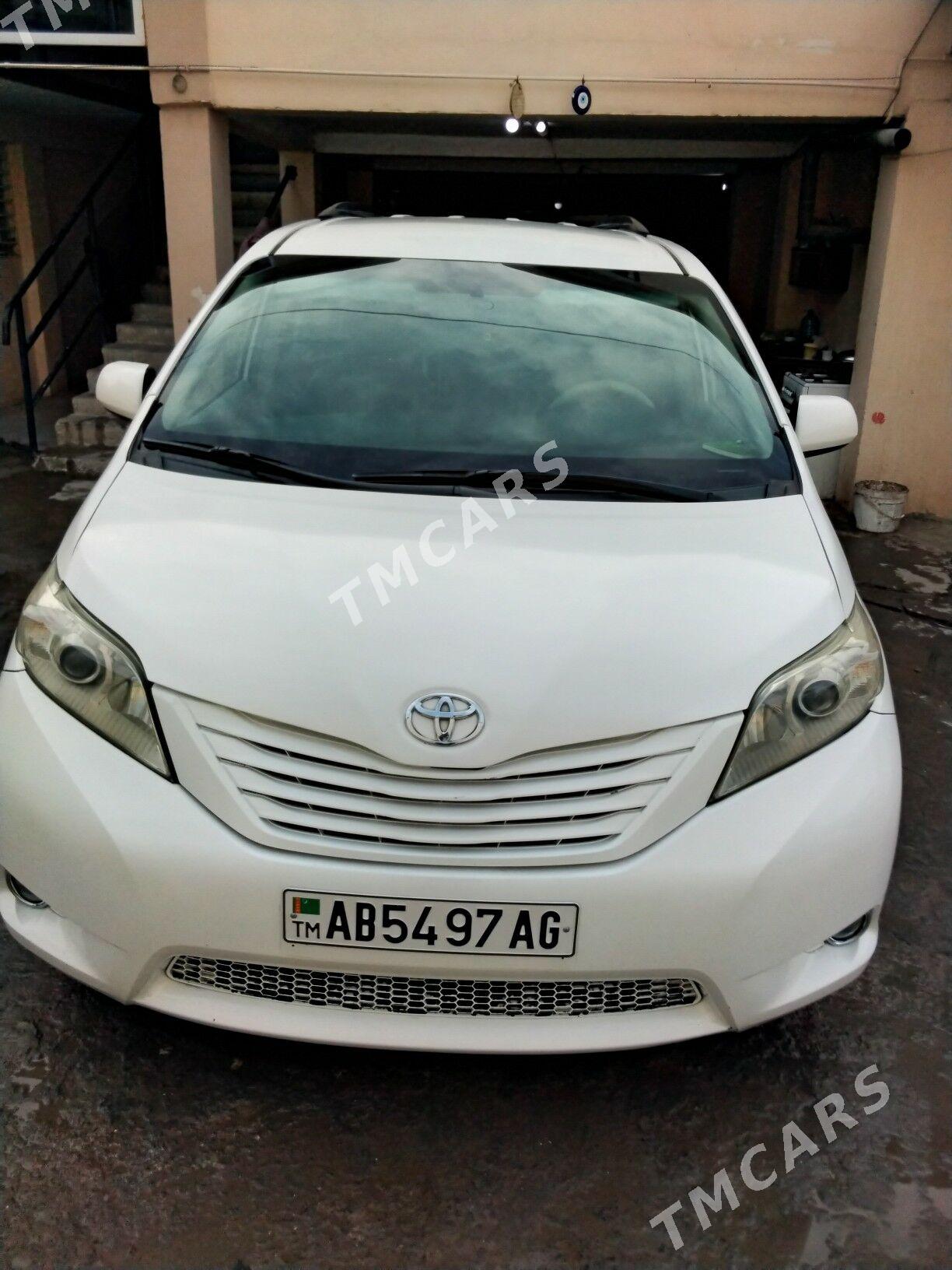 Toyota Sienna 2012 - 300 000 TMT - Çoganly - img 1