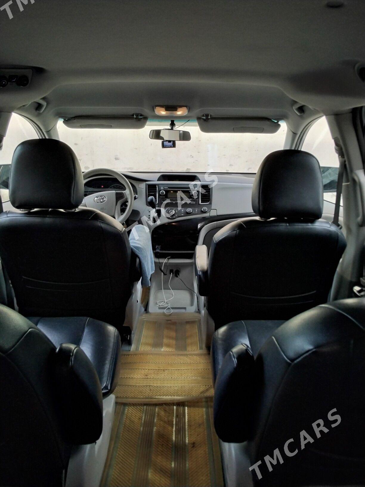 Toyota Sienna 2012 - 300 000 TMT - Çoganly - img 4