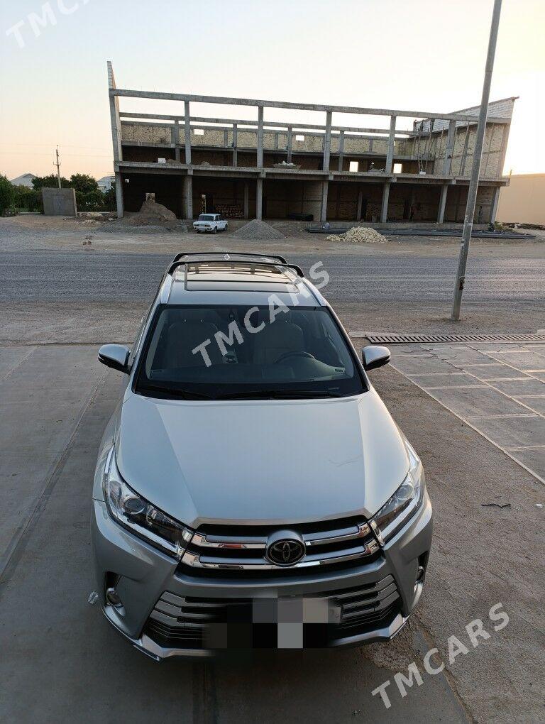 Toyota Highlander 2018 - 500 000 TMT - Мары - img 5