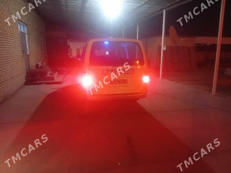 Toyota Hiace 2001 - 105 000 TMT - Векильбазар - img 3