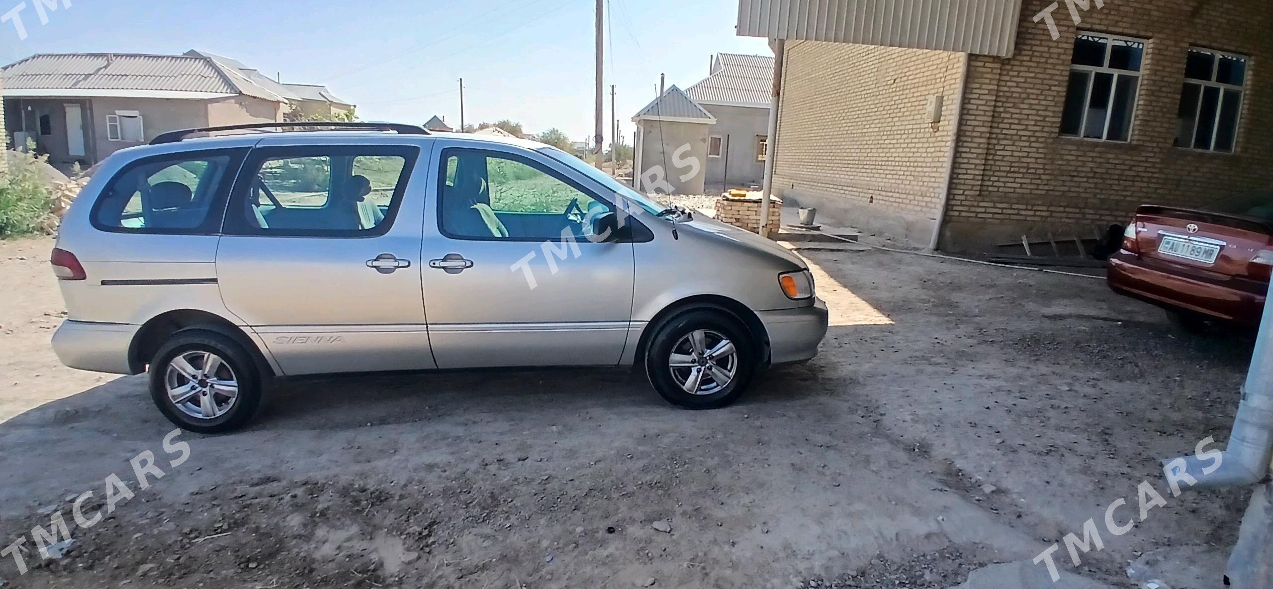 Toyota Sienna 2001 - 150 000 TMT - Мары - img 8