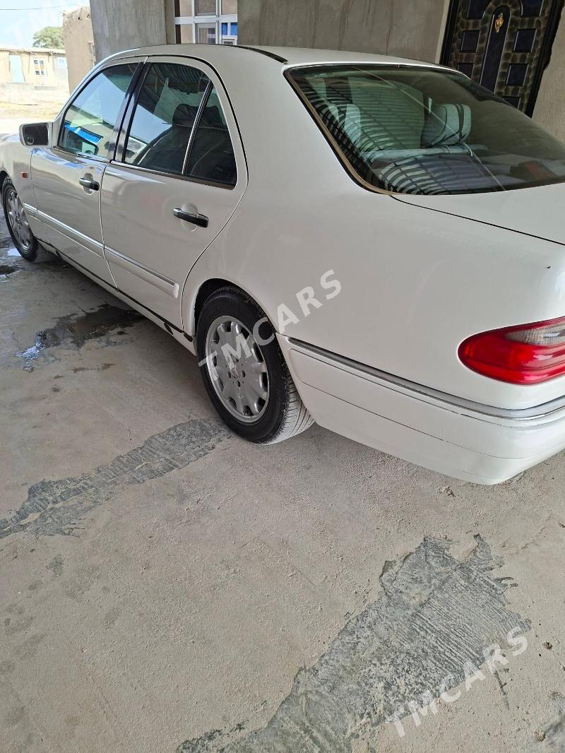 Mercedes-Benz C320 1997 - 90 000 TMT - Бахарден - img 3