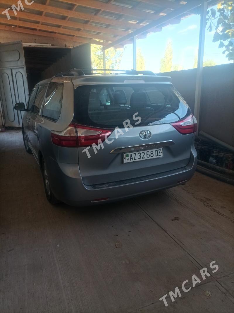 Toyota Sienna 2017 - 360 000 TMT - Гурбансолтан Едже - img 3