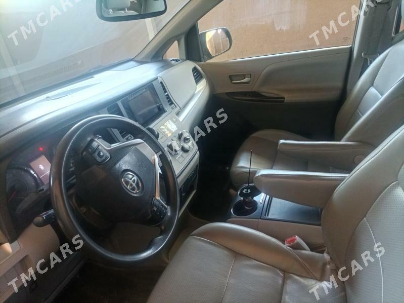 Toyota Sienna 2017 - 360 000 TMT - Гурбансолтан Едже - img 4