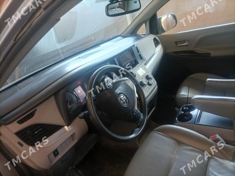 Toyota Sienna 2017 - 360 000 TMT - Гурбансолтан Едже - img 2
