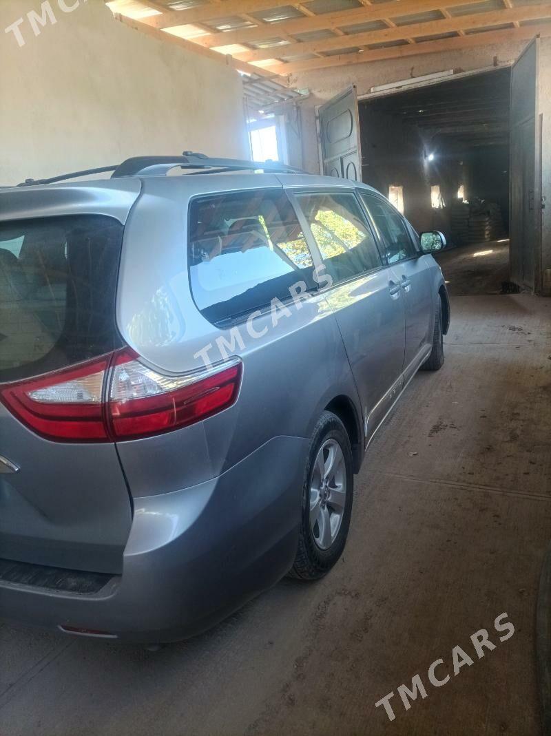 Toyota Sienna 2017 - 360 000 TMT - Гурбансолтан Едже - img 6