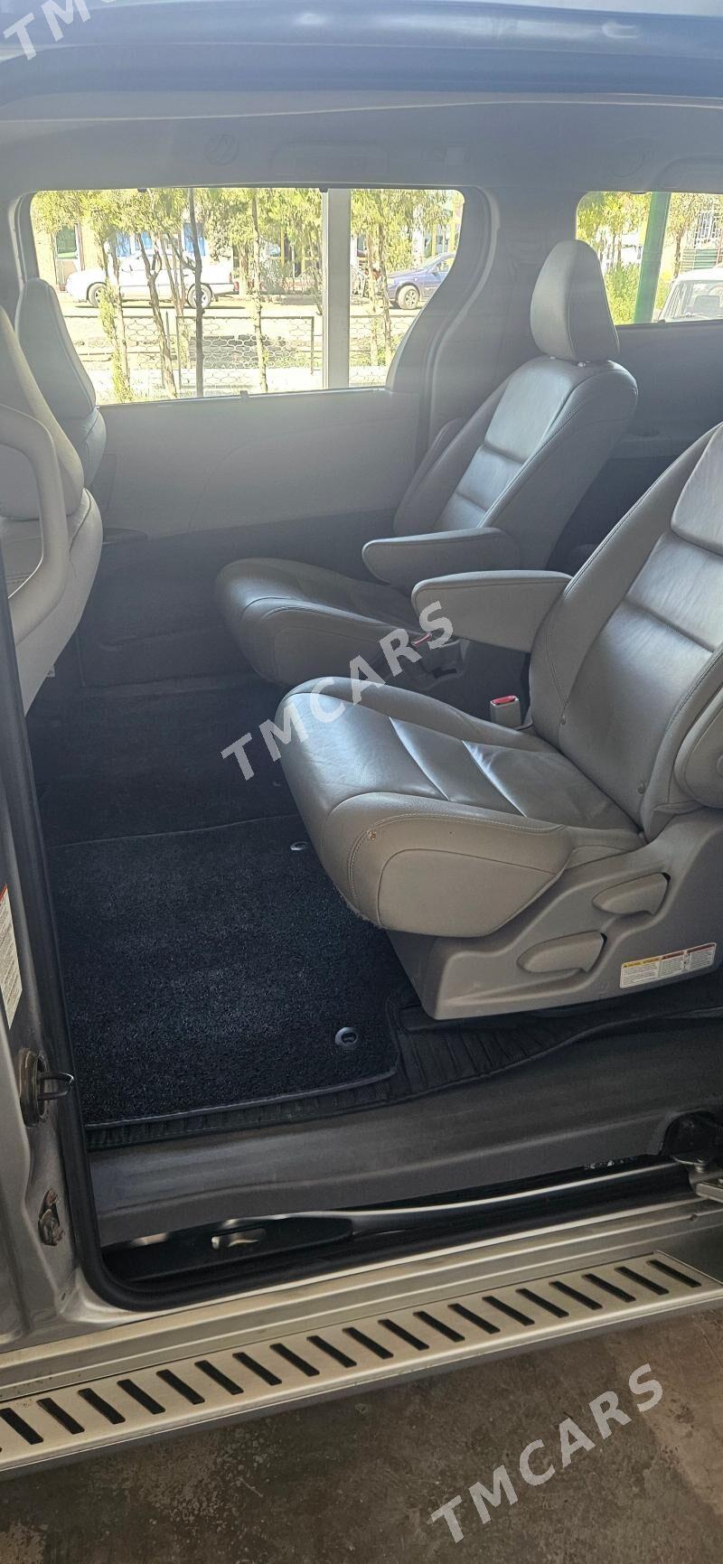 Toyota Sienna 2020 - 510 000 TMT - Анев - img 3