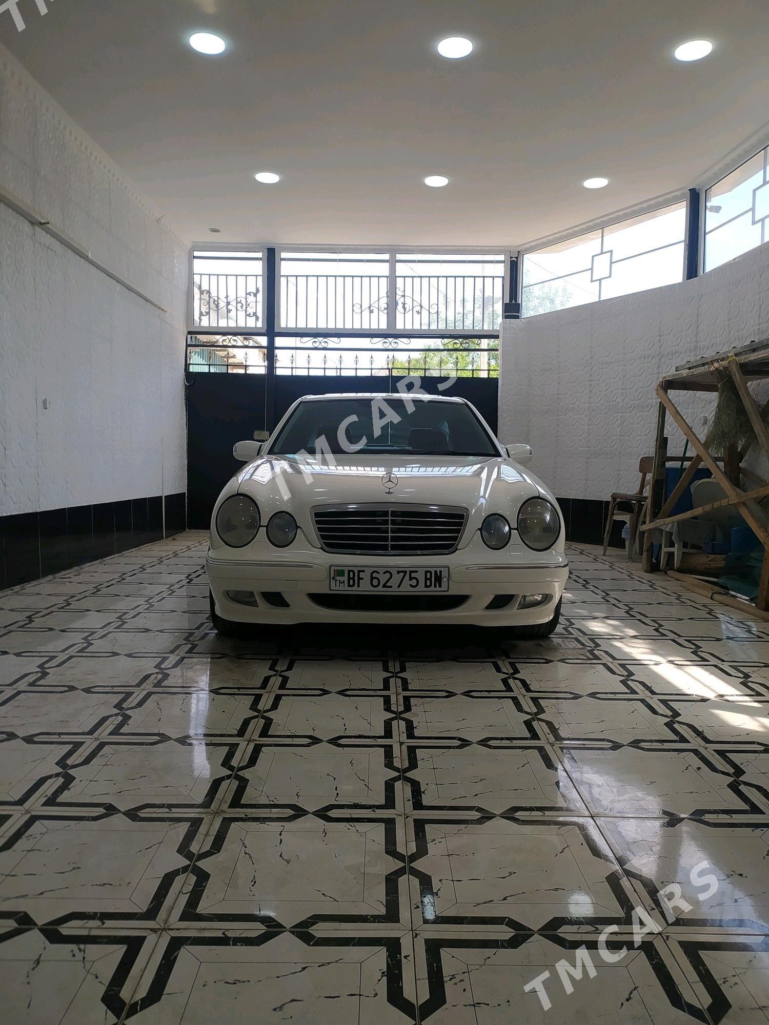 Mercedes-Benz E320 2002 - 210 000 TMT - Türkmenbaşy - img 2