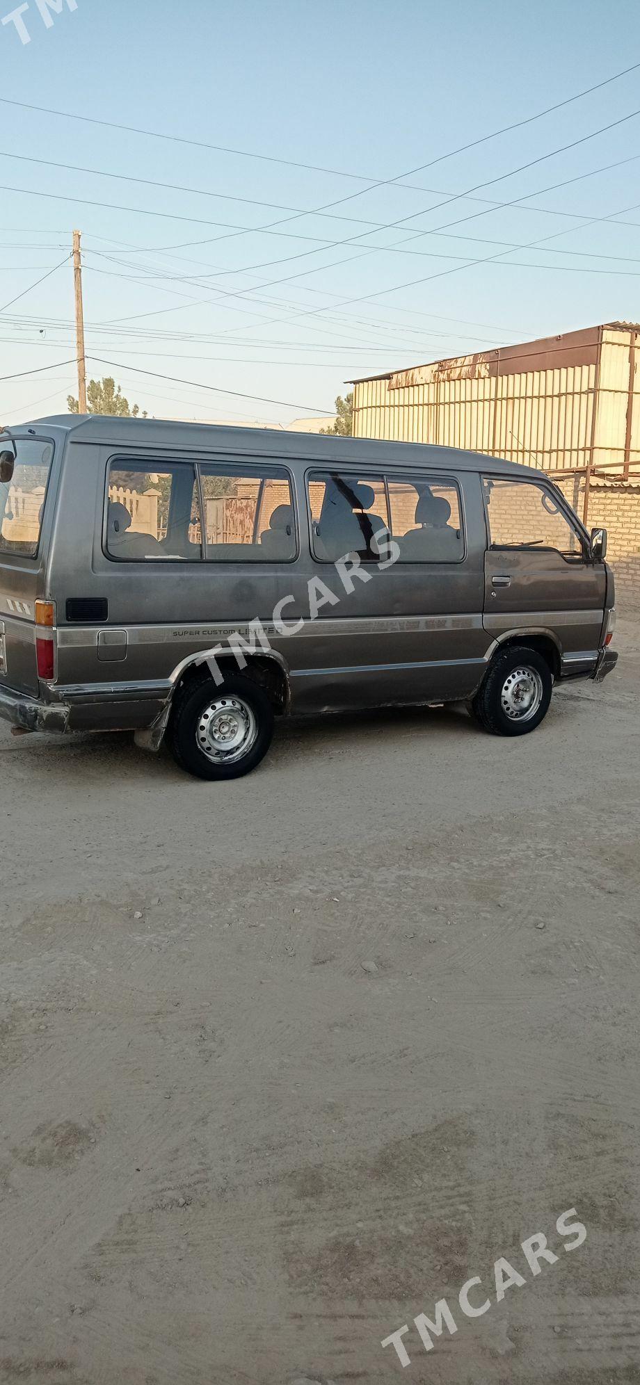 Toyota Hiace 1989 - 45 000 TMT - Мары - img 2