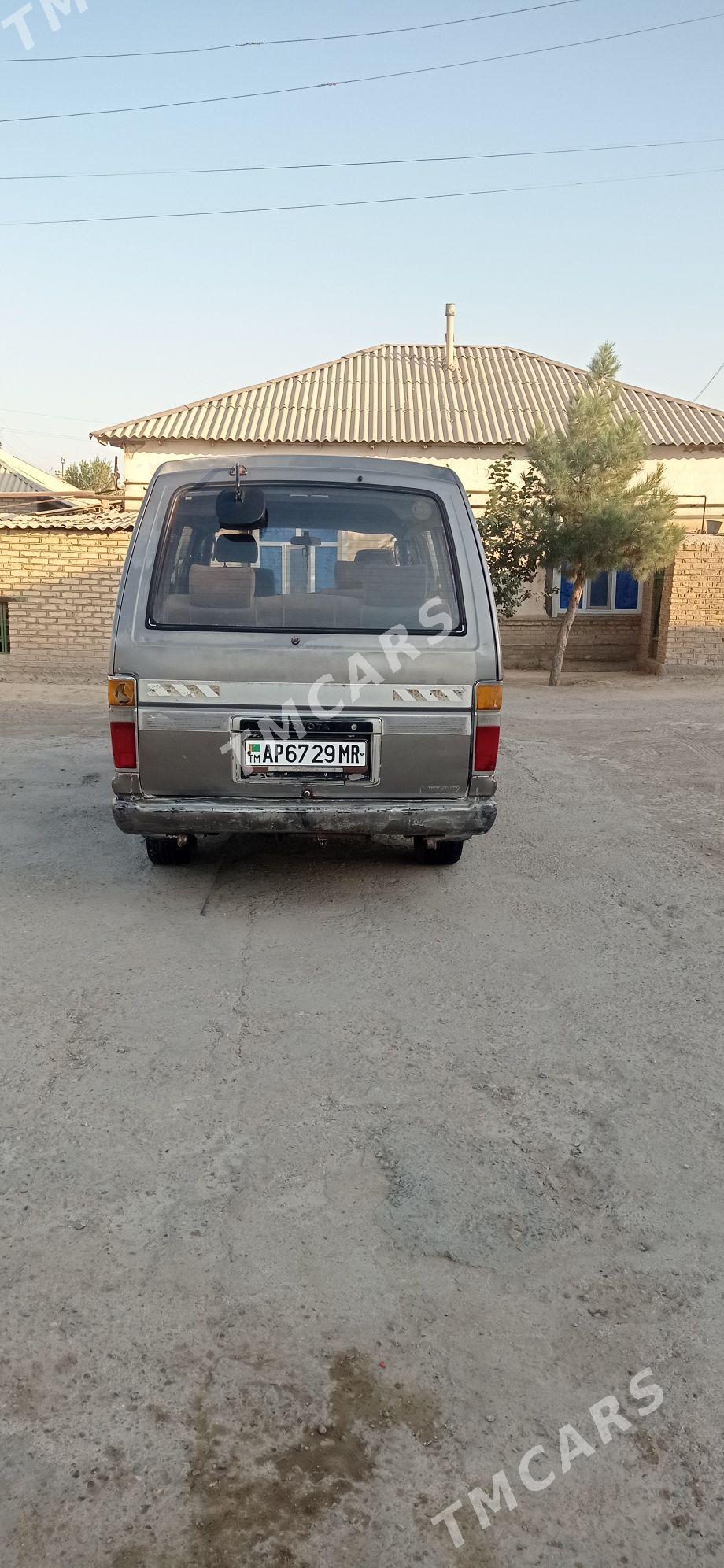 Toyota Hiace 1989 - 45 000 TMT - Мары - img 3