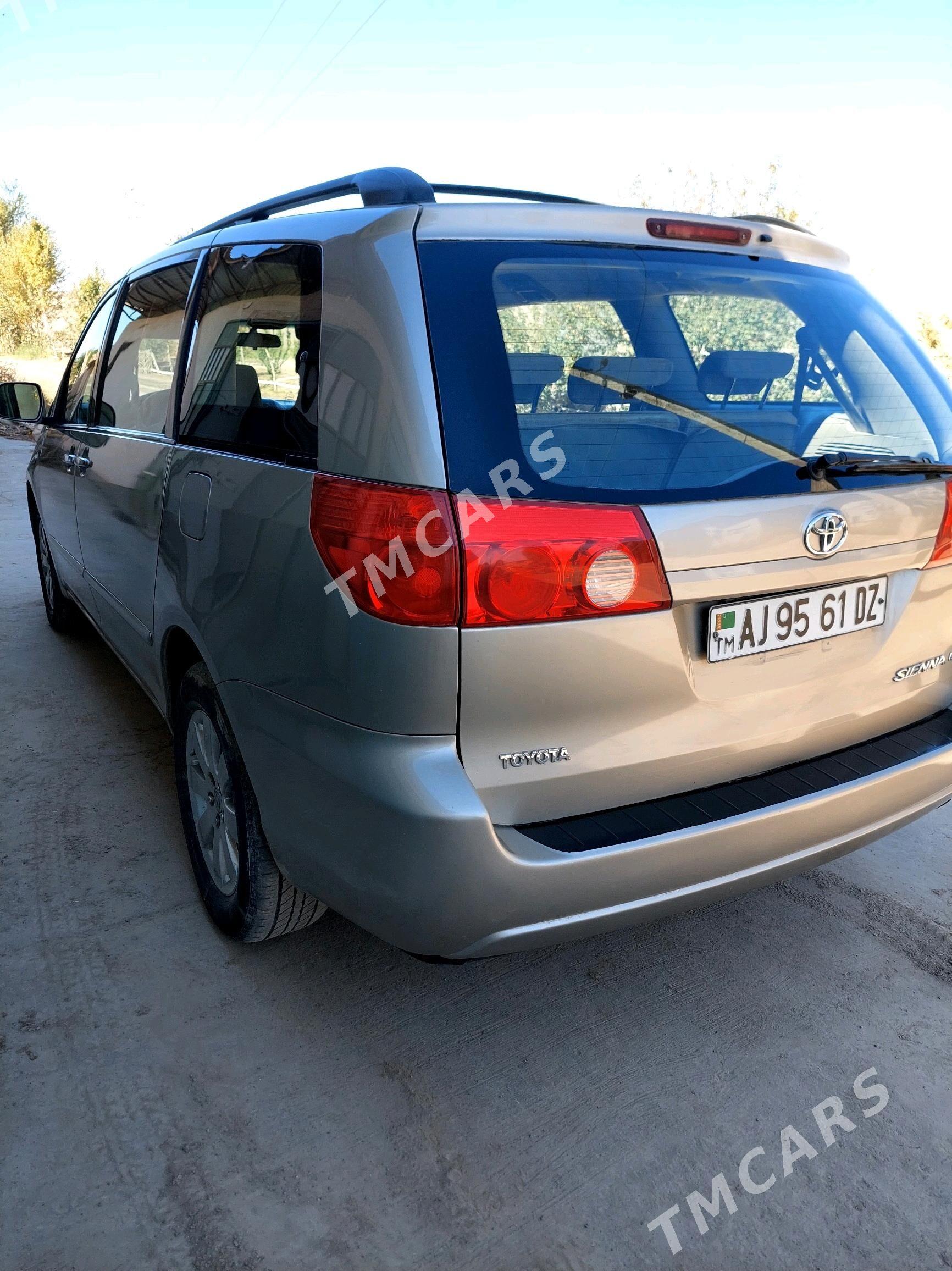 Toyota Sienna 2009 - 225 000 TMT - Кёнеургенч - img 4