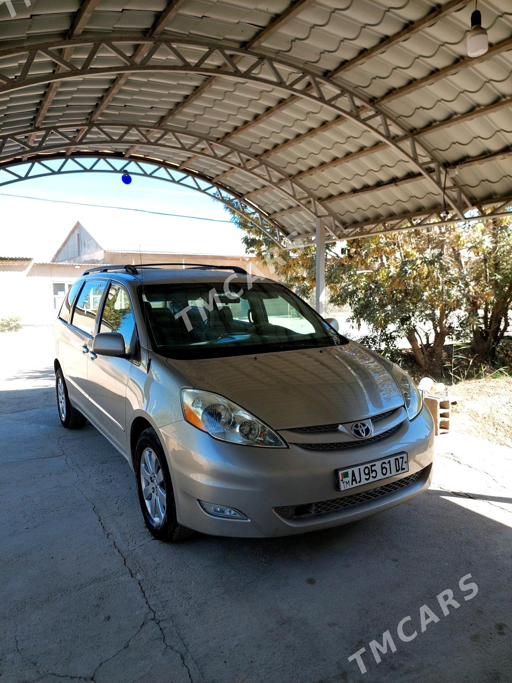 Toyota Sienna 2009 - 225 000 TMT - Кёнеургенч - img 6