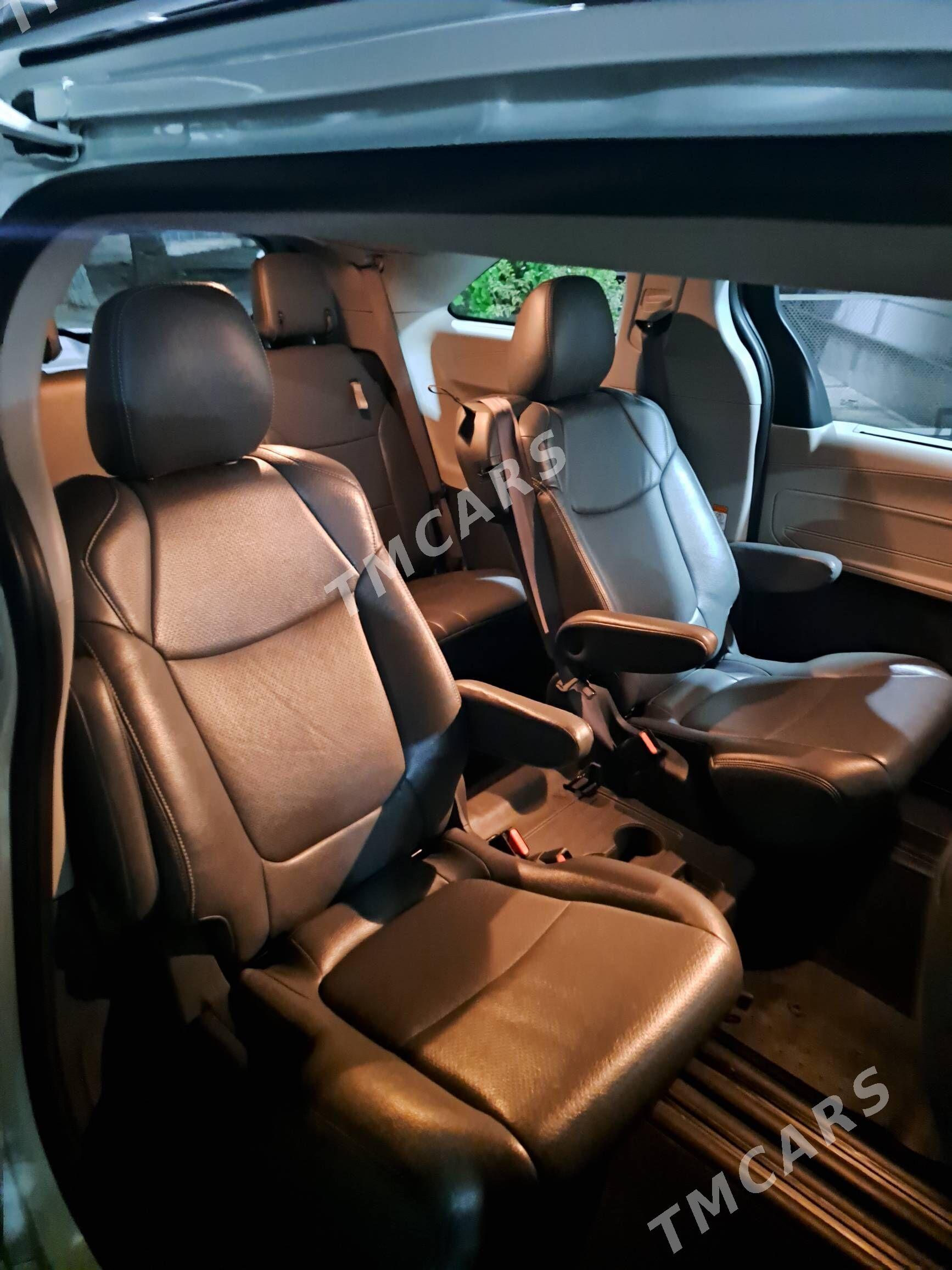 Toyota Sienna 2021 - 480 000 TMT - Туркменабат - img 3