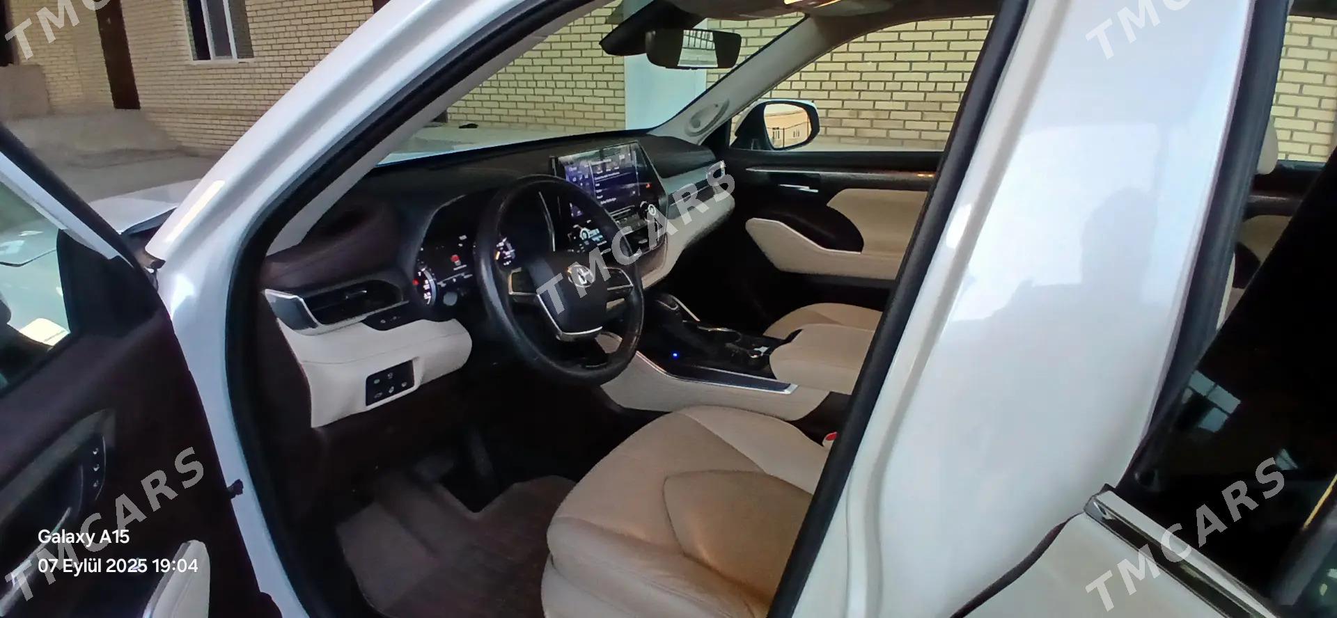 Toyota Highlander 2021 - 630 000 TMT - Мары - img 2