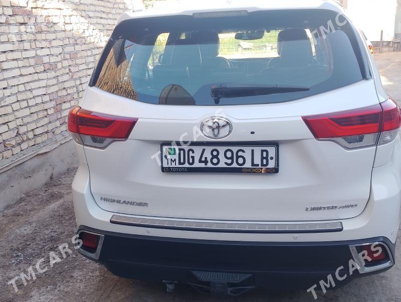 Toyota Highlander 2016 - 480 000 TMT - Çärjew - img 3
