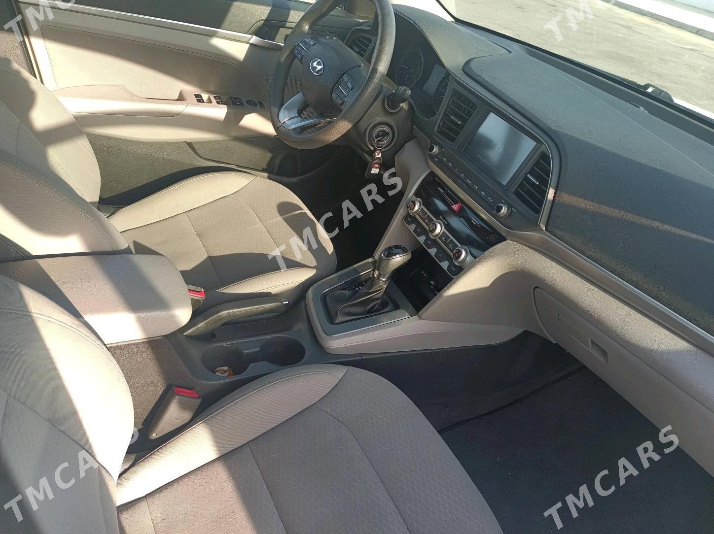 Hyundai Elantra 2020 - 235 000 TMT - Бузмеин - img 9