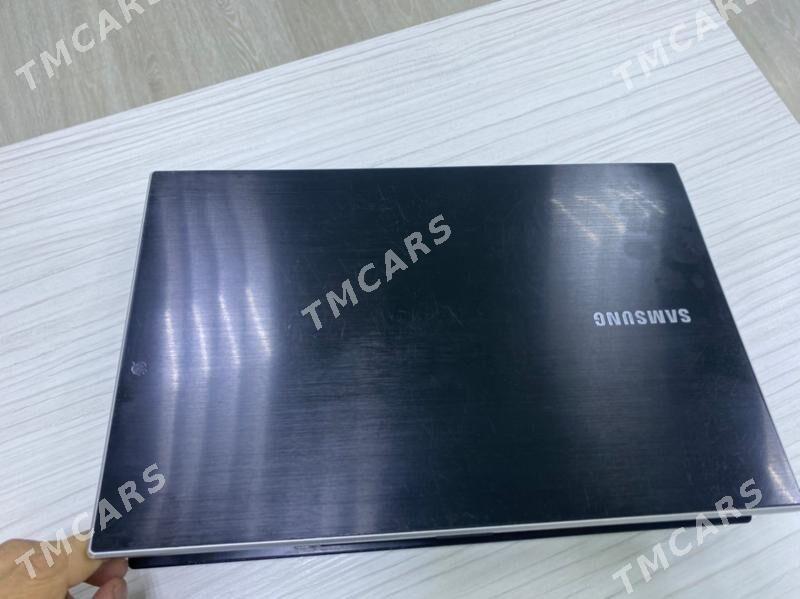 Samsung noutbook Laptop 17” i7 - Кëши - img 2