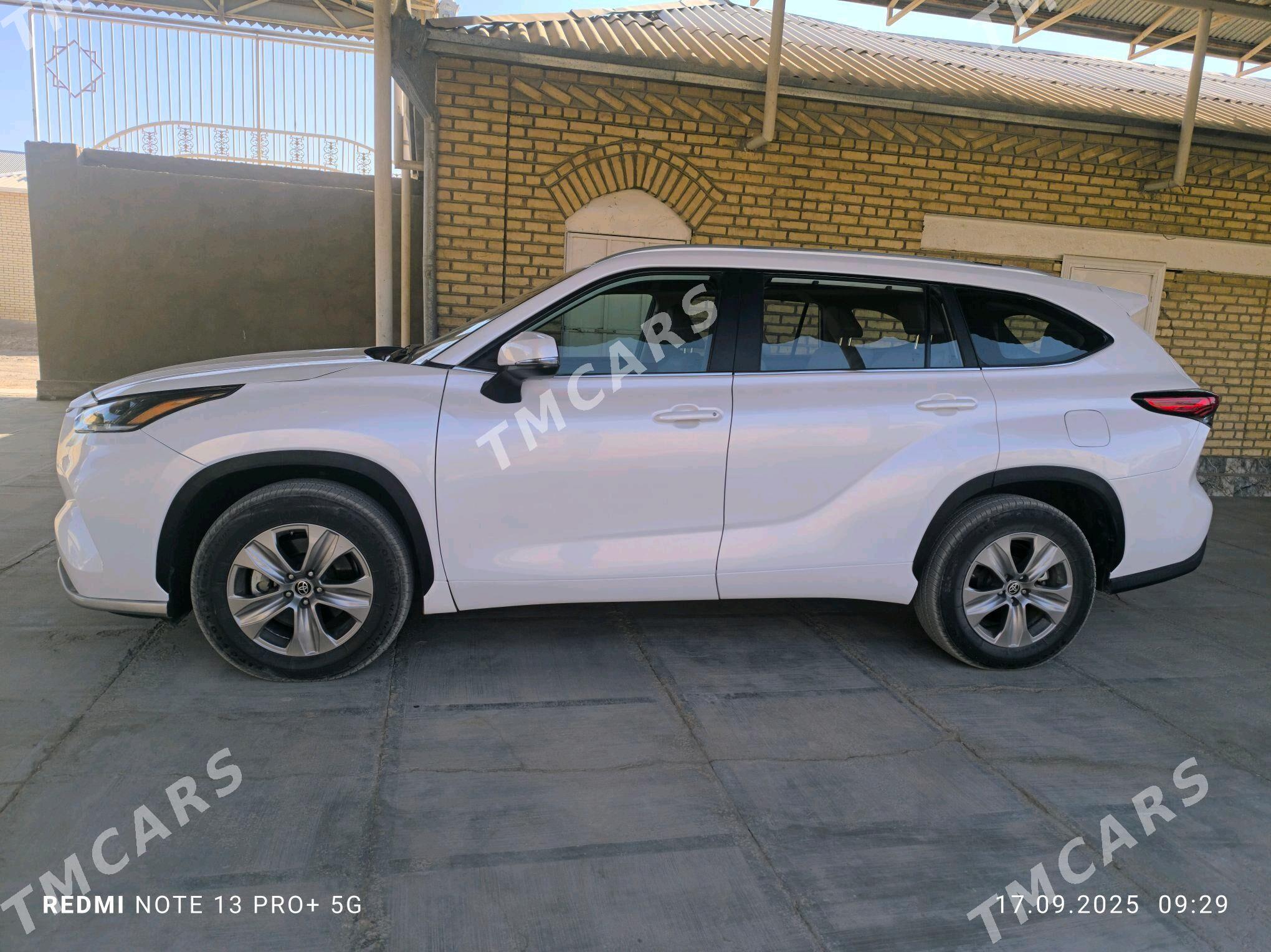 Toyota Highlander 2022 - 470 000 TMT - Векильбазар - img 3